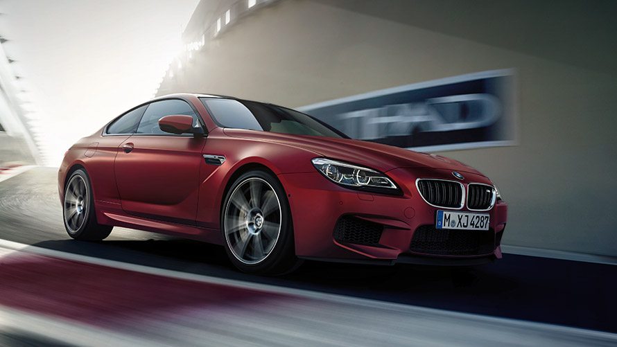 BMW M6 F13 set fra siden let drejet kørende på vej BMW M-modeller BMW M6 F13 set fra siden let drejet kørende på vej