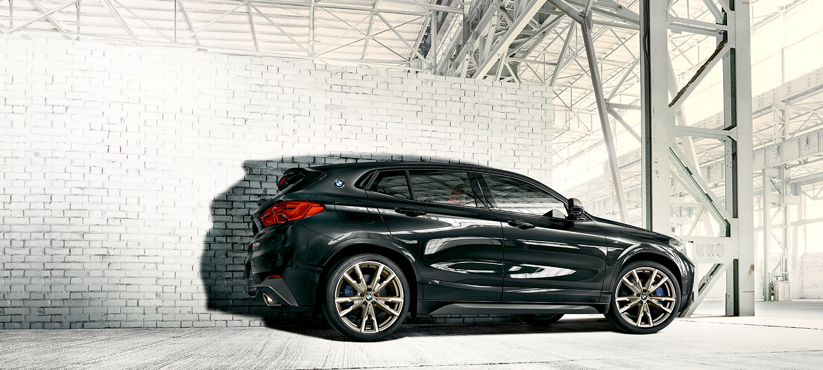 Sidevisning BMW X2 M35i (F39) Sidevisning BMW X2 M35i (F39) Sapphire Black metallic
