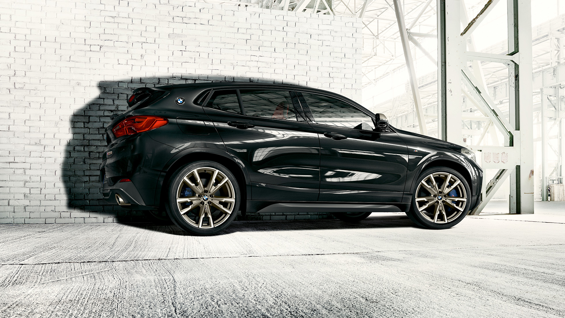 Eksteriør BMW X2 M35i Eksteriør BMW X2 M35i Sapphire Black metallic F39 set fra siden