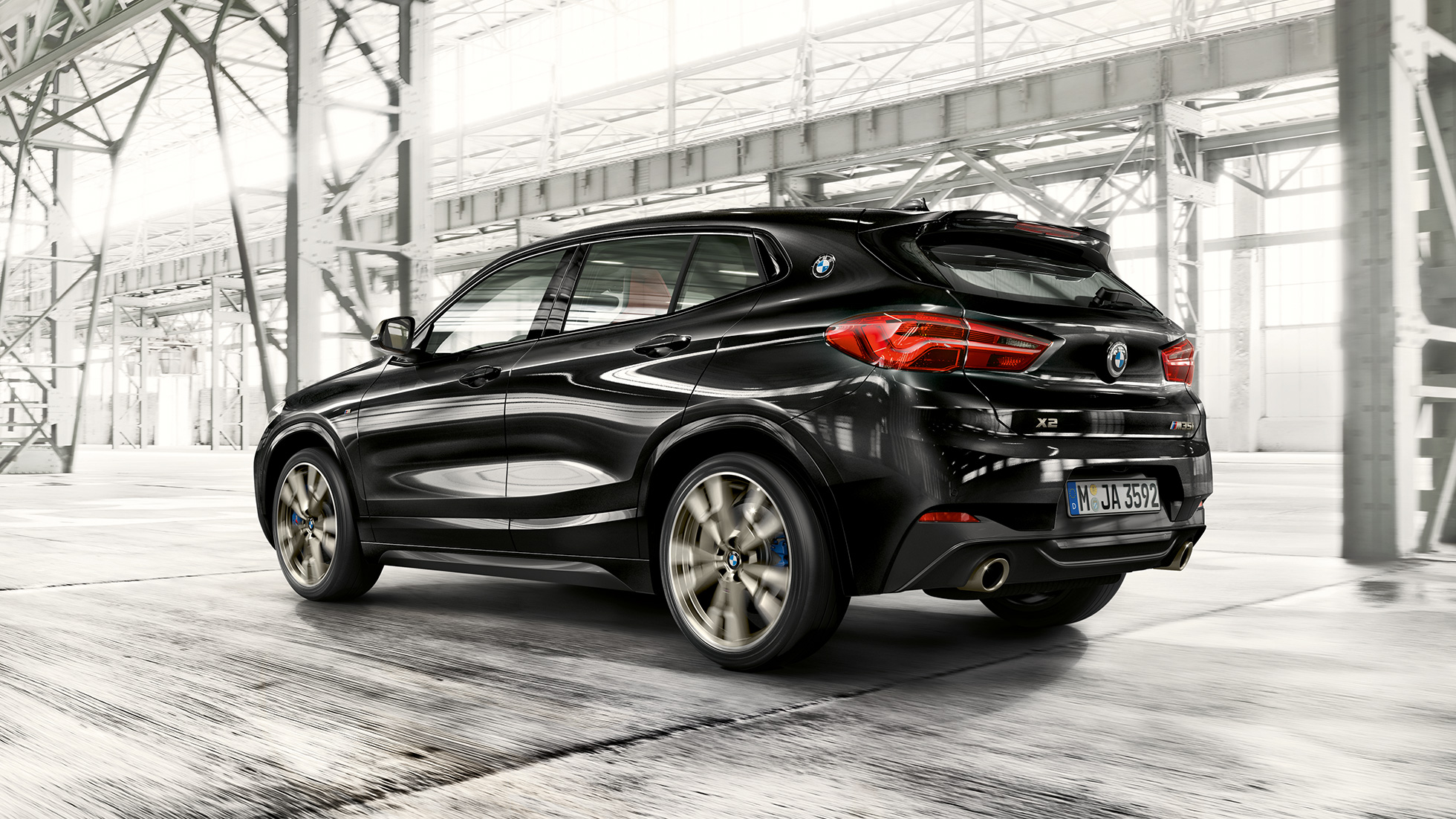 M Hækspoiler BMW X2 M35i M hækspoiler BMW X2 M35i Sapphire Black metallic F39 set bagfra let drejet