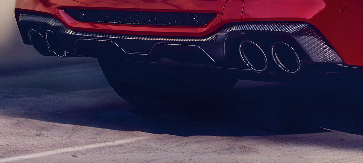 BMW X4 M Competition, bagdiffusor i kulfiber. BMW X4 M Competition i Toronto rød-metallic, eksteriør, M Carbon eksteriørpakke, bagdiffusor i kulfiber.