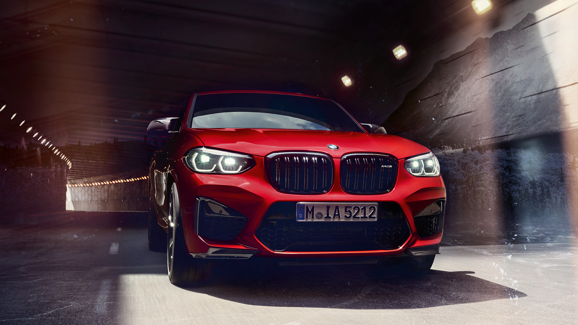 BMW X4 M Competition, set forfra. BMW X4 M Competition i Toronto rød-metallic, eksteriør, set forfra.