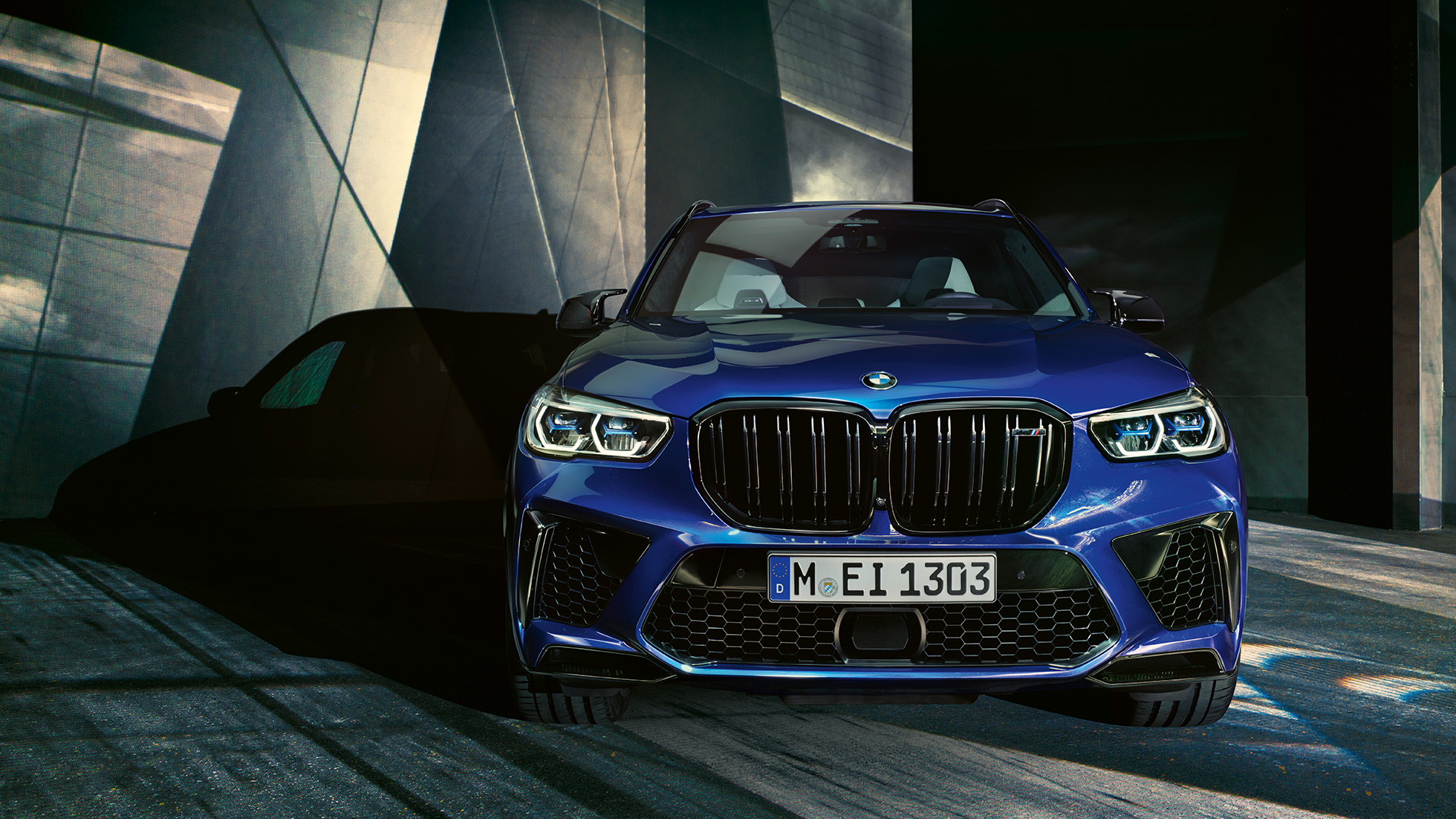 Udvendigt design BMW X5 M Competition Exterior design BMW X5 M Competition F95 2020 Marina Bay Blue metallic front view