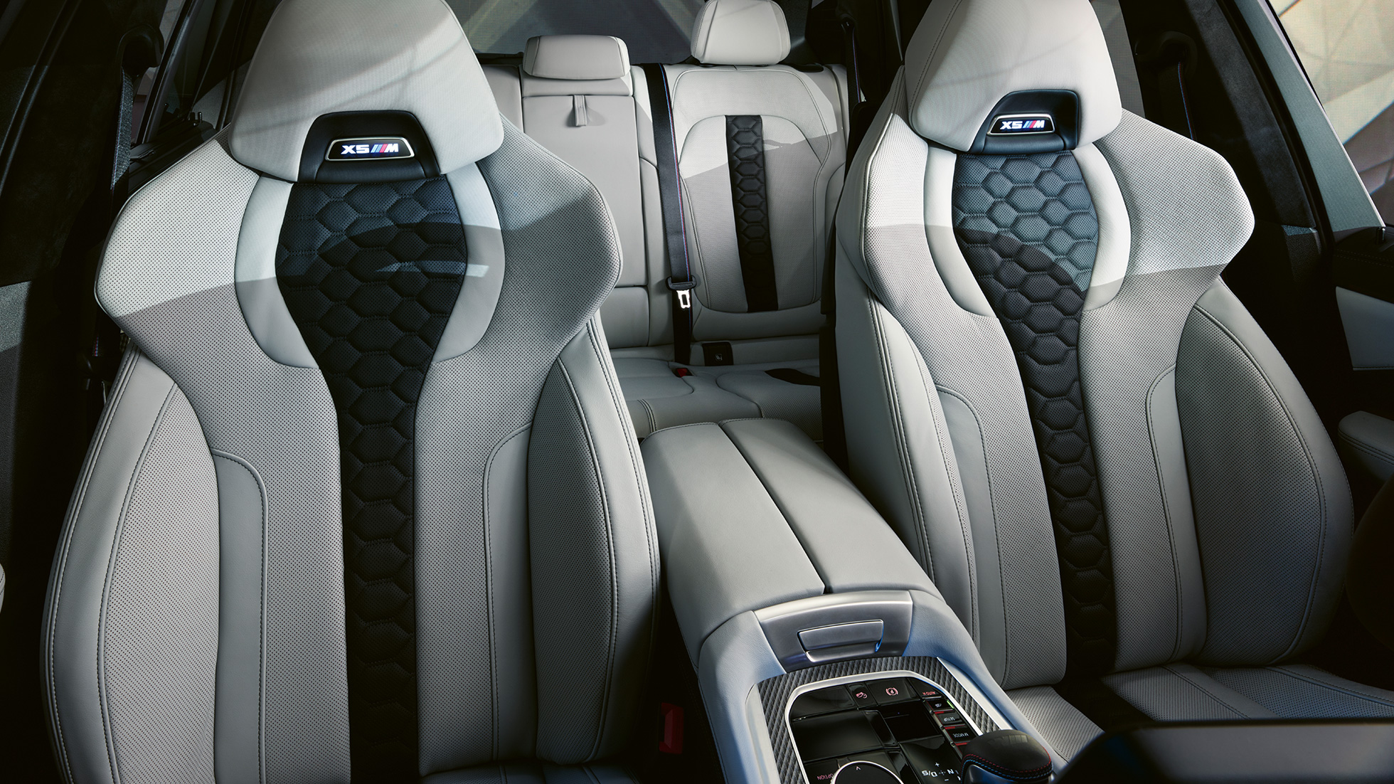 M multifunktionssæder BMW X5 M Competition M multifunktionssæder med oplyst X5 M logo BMW X5 M Competition F95 interiør