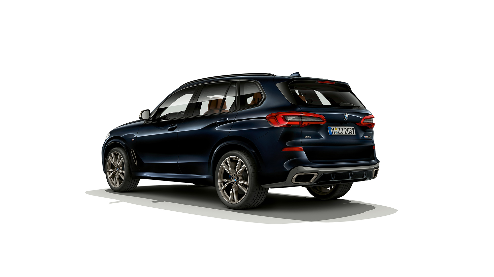 BMW X5 M50d med 6-cylindret M TwinPower Turbo-dieselmotor BMW X5 M50d med 6-cylindret M TwinPower Turbo- dieselmotor G05 Carbon Black Metallic set bagfra