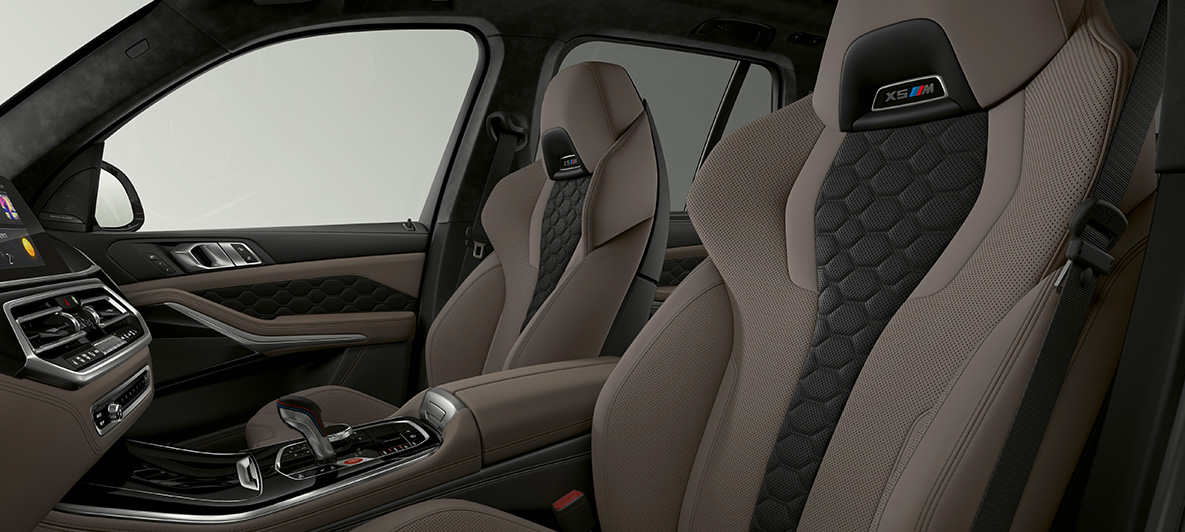 M multifunktionssæder BMW X5 M F95 M multifunktionssæder med X5 M logo BMW X5 M F95 2020 SUV indvendigt udstyr