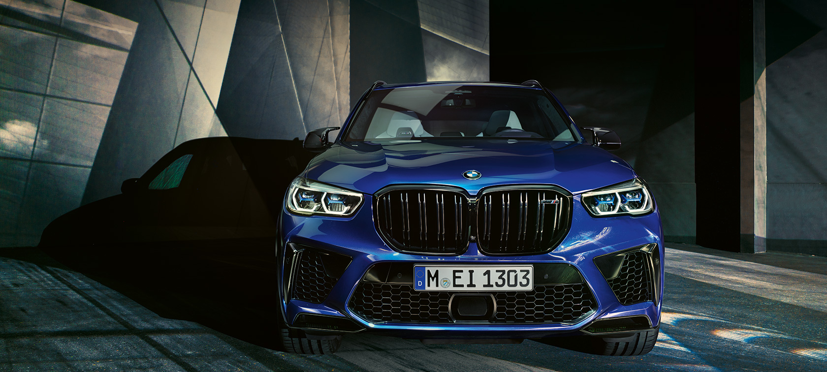 BMW X5 M Competition set forfra F95 BMW X5 M Competition Marina Bay Blue metallic F95 2020 set forfra