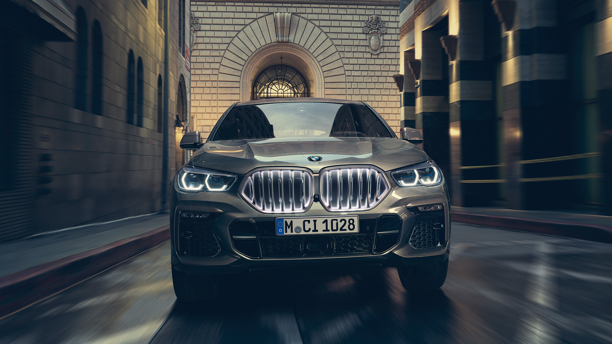 BMW X6 M50d med 6-cylindret M TwinPower Turbo-dieselmotor BMW X6 M50d med 6-cylindret M TwinPower Turbo- dieselmotor G06 Manhattan metallic set forfra