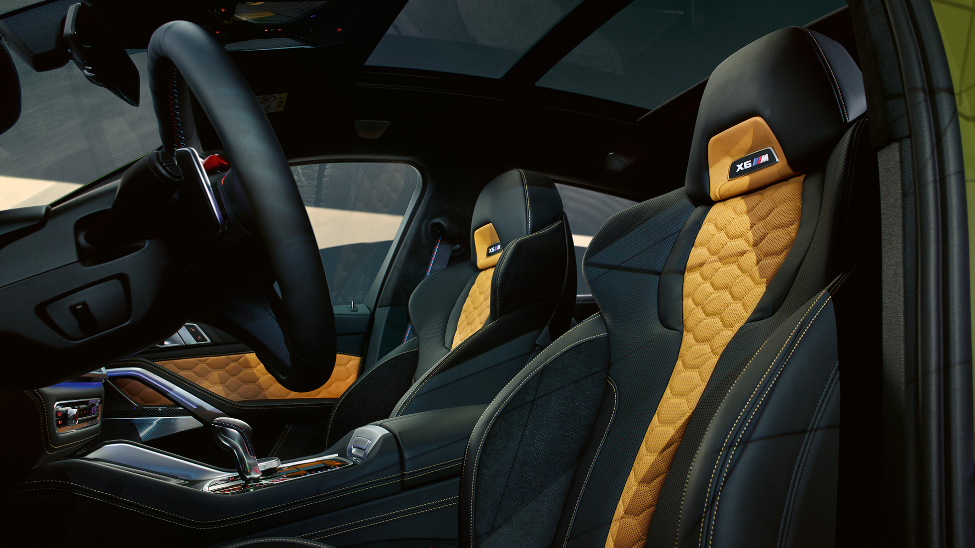 M multifunktionssæder BMW X6 M Competition M multifunktionssæder med oplyst X6 M logo BMW X6 M Competition F96 kabine