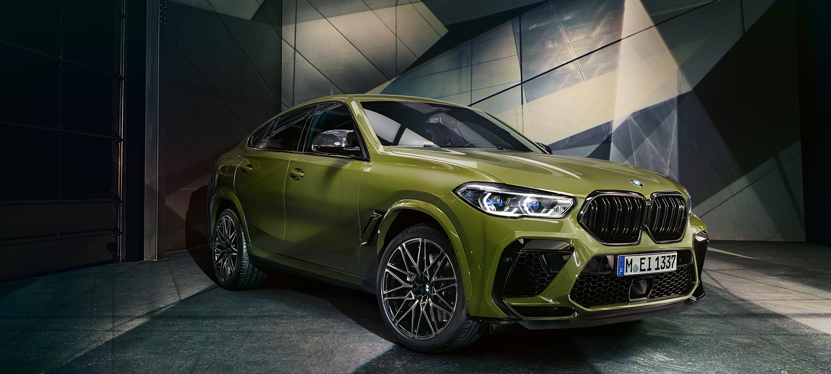 BMW X6 M Competition set fra siden BMW X6 M Competition BMW Individual speciallakering Urban Green F96 2020 set fra siden