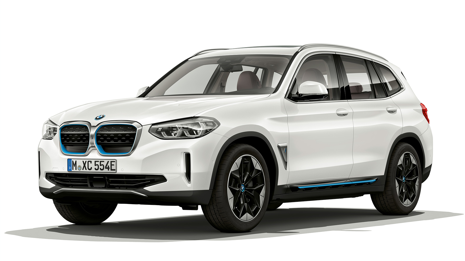 BMW iX3 G08 model „Impressive“ set forfra let drejet BMW iX3 G08 2020 model „Impressive“ Mineral White metallic set forfra let drejet