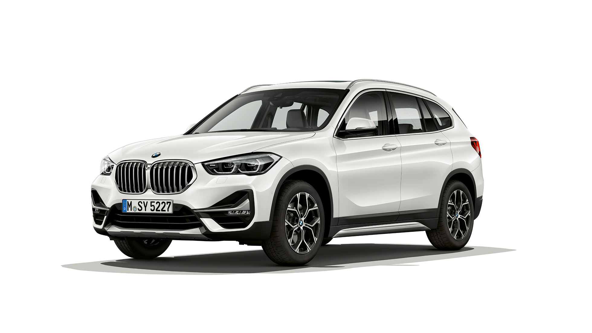 BMW X1, model xLine, trekvartbillede forfra BMW X1, model xLine, trekvartbillede forfra, studiebillede