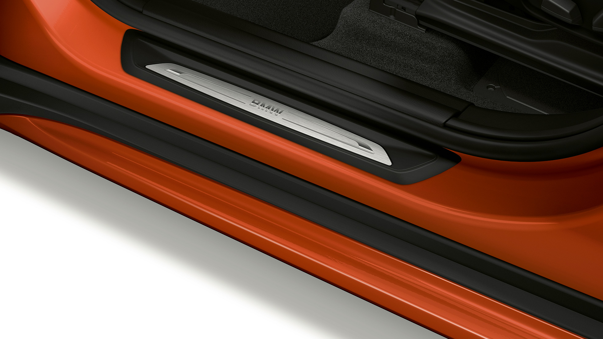 BMW X1, model Sport Line, indstigningsliste BMW X1, model Sport Line set fra siden med nærbillede af indstigningsliste