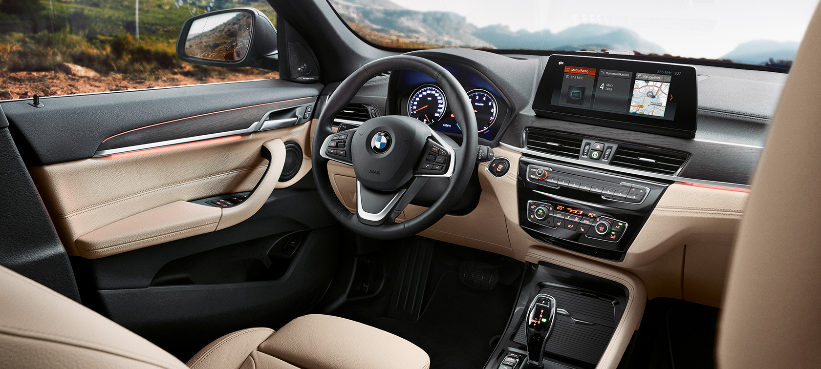 BMW X1, cockpit BMW X1, interiør med fokus på cockpittet