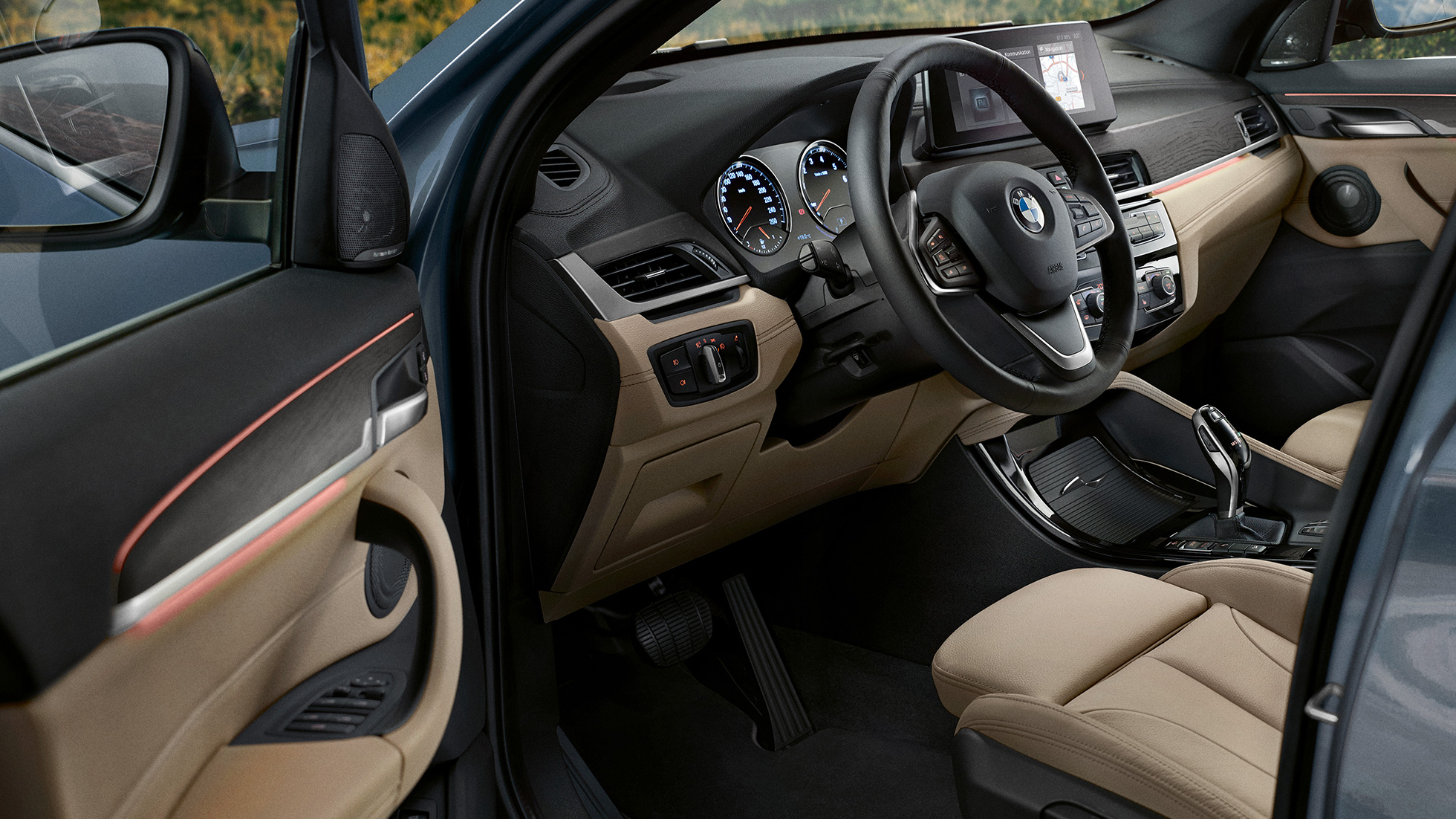 BMW X1, interiør BMW X1, interiør med fokus på multifunktionsrattet