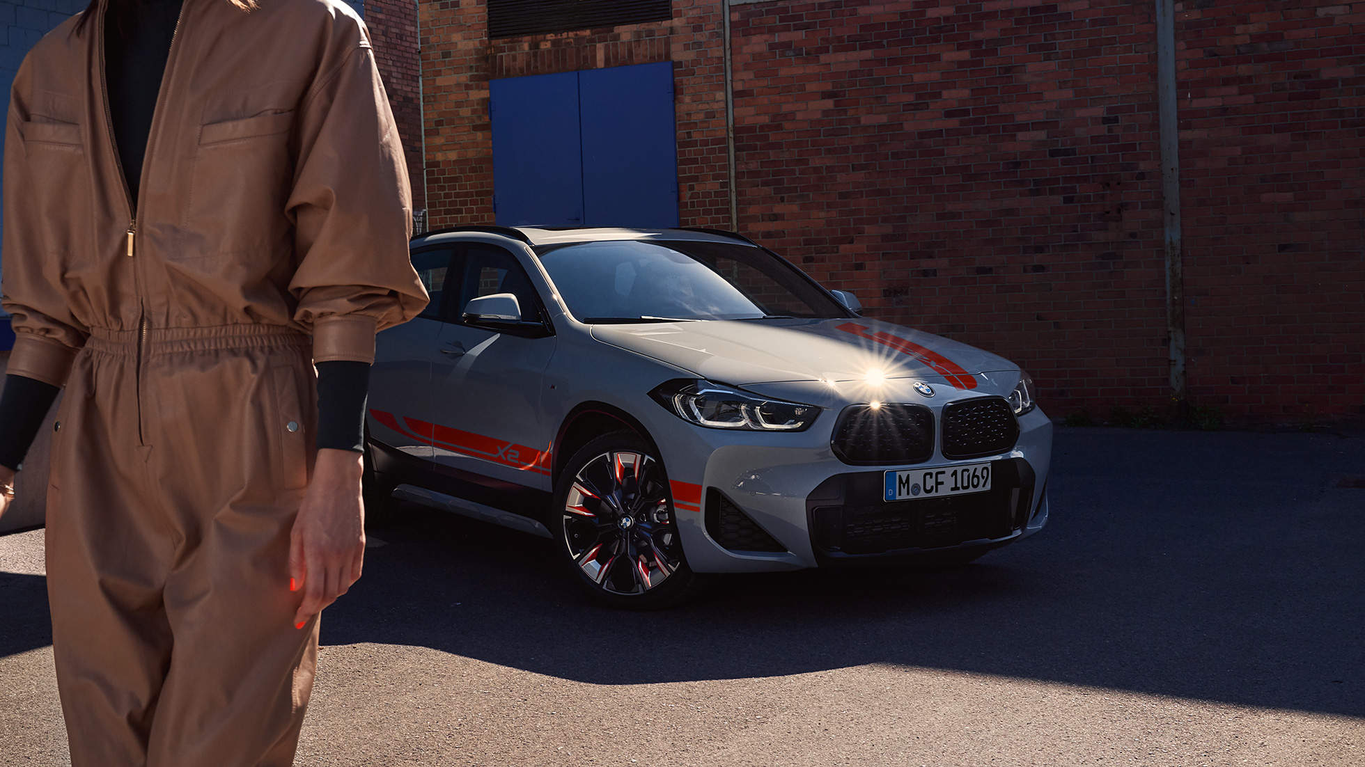 Dobbeltnyre BMW X2 F39 BMW X2 2018 F39 Galvanic Gold metallic set forfra dobbeltnyre