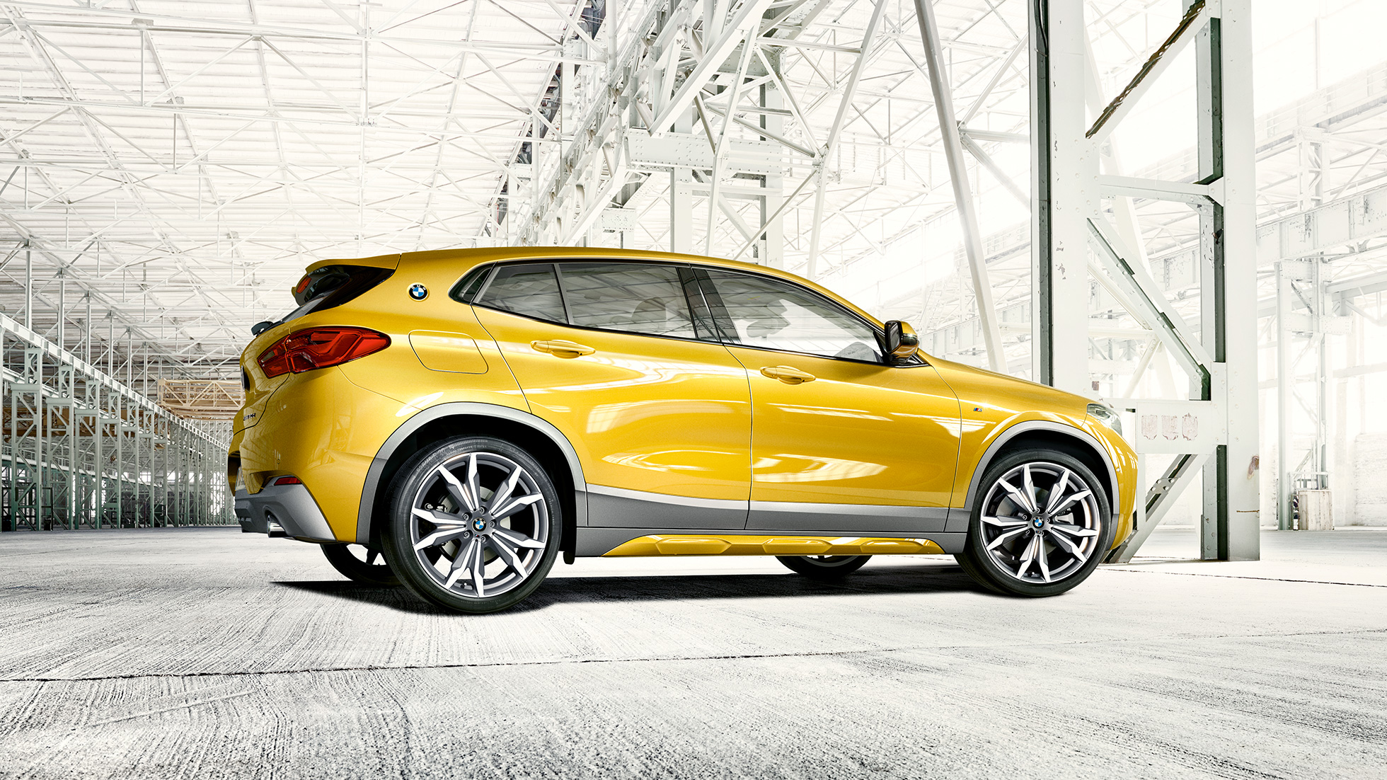 BMW X2 F39 set fra siden BMW X2 2018 F39 Galvanic Gold metallic set fra siden