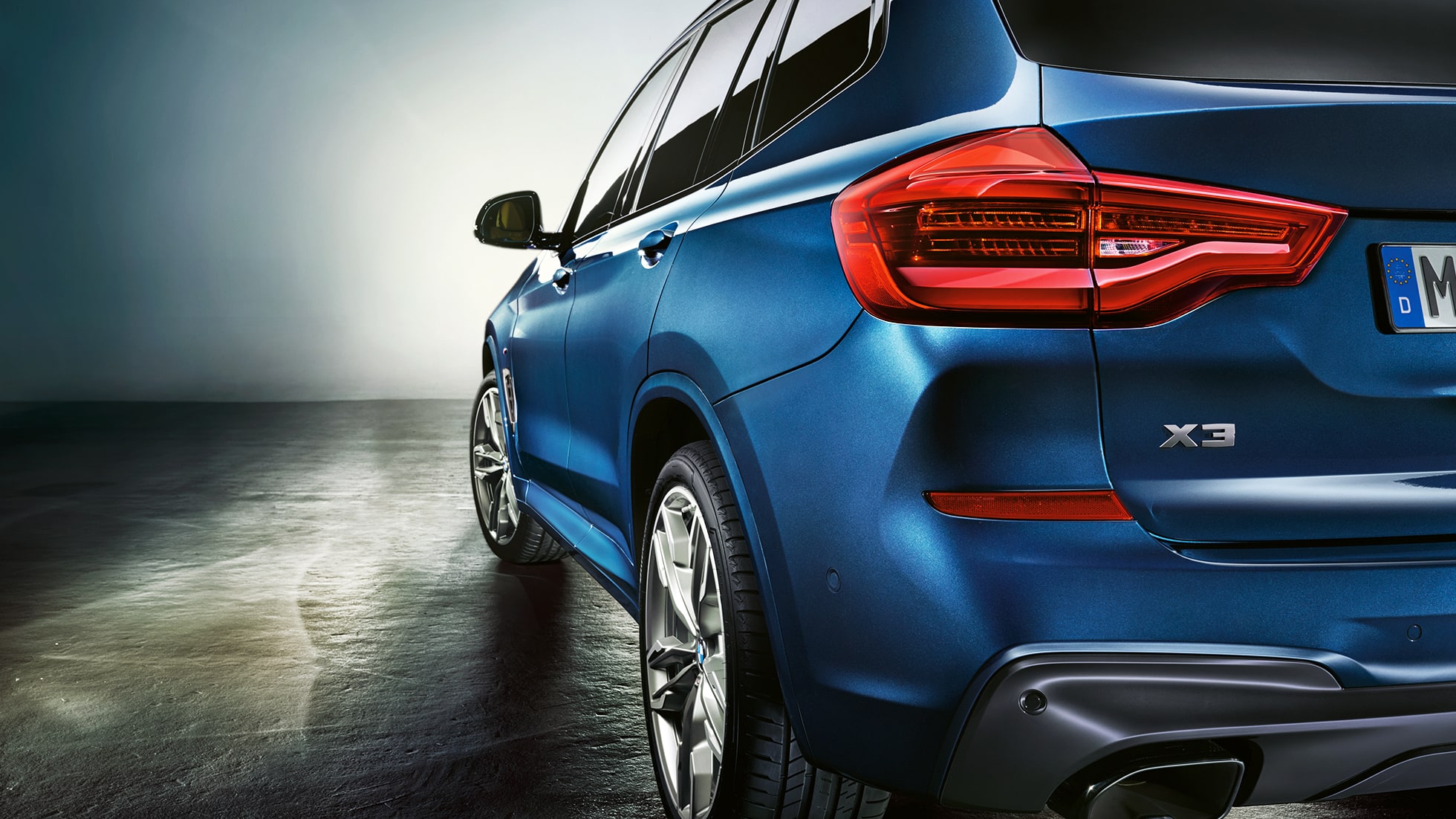 BMW X3 M40i, trekvartbillede bagfra med LED-baglygter BMW X3 M40i, trekvartbillede bagfra med LED-baglygter