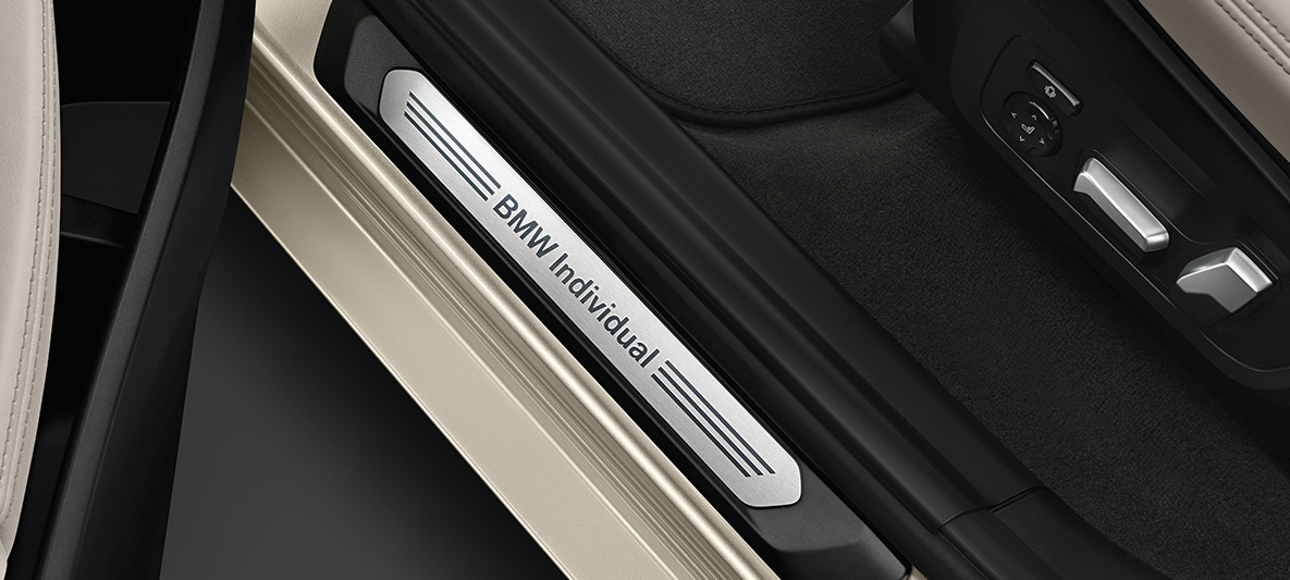 BMW X3, BMW Individual indstigningsliste med BMW Individual emblem BMW X3, BMW Individual indstigningsliste med BMW Individual emblem