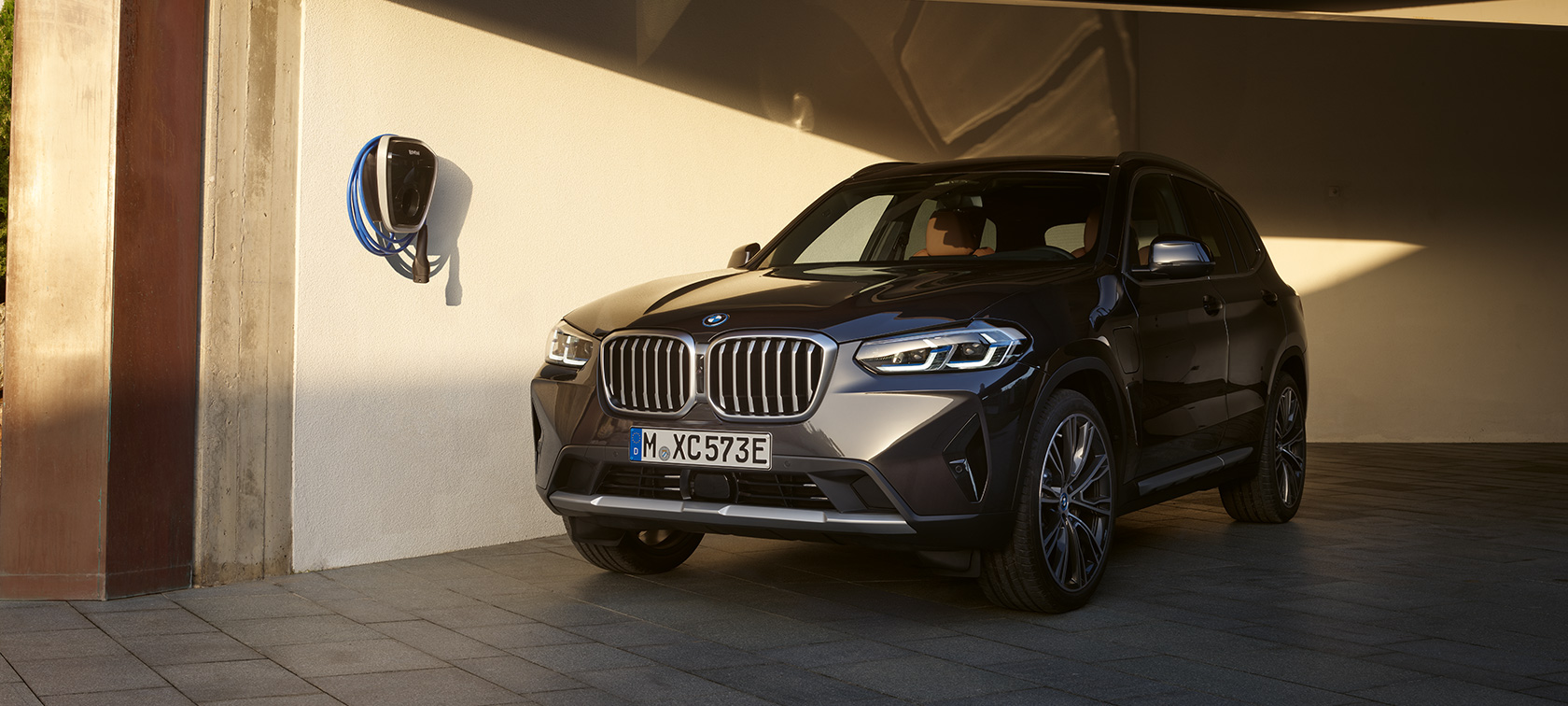 Plug-in-hybrid BMW X3 xDrive30e G01 Sophisto Grey 2021 Plug-in-hybrid BMW X3 xDrive30e G01 Sophisto Grey set forfra let drejet stående 2021