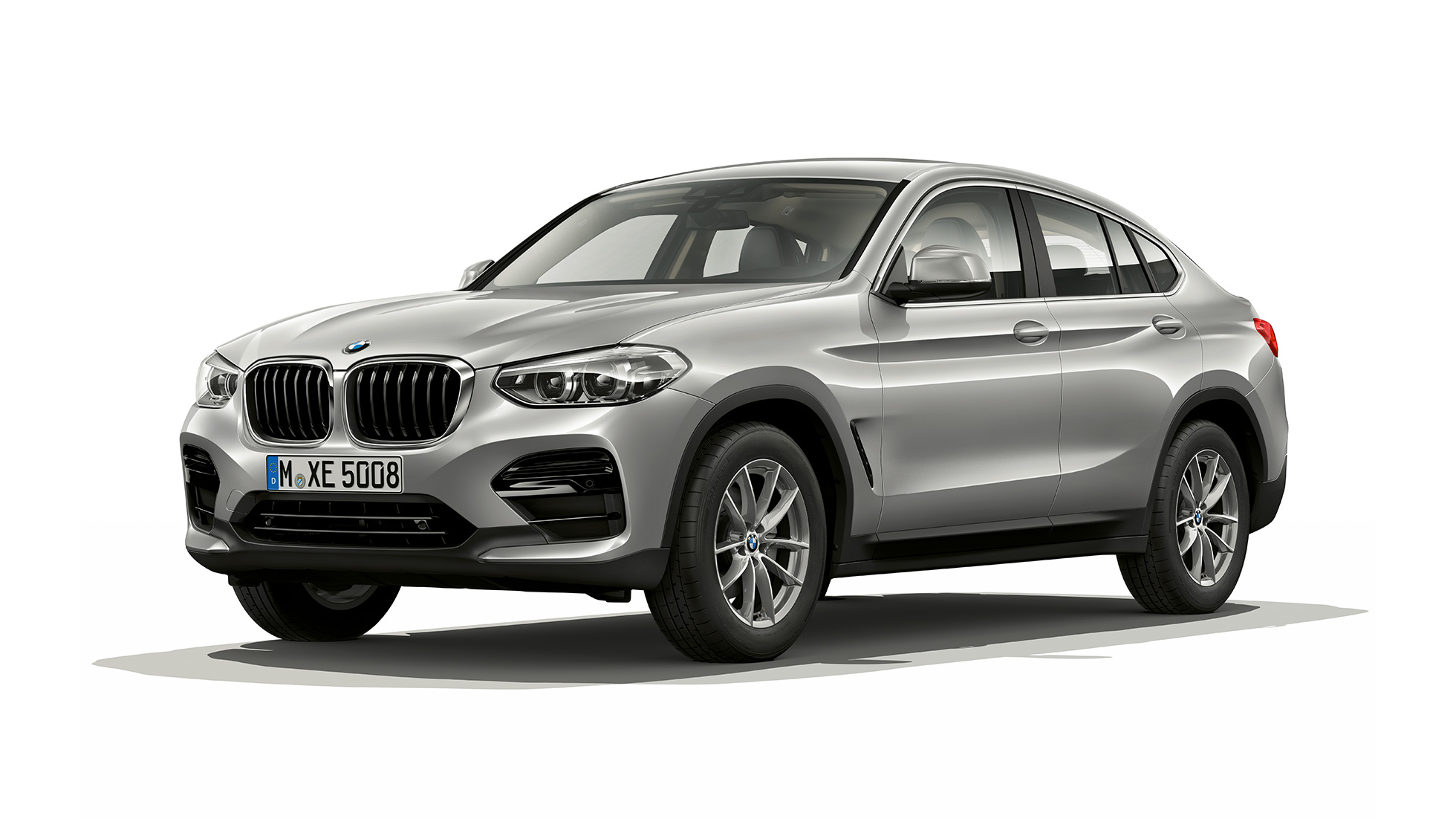 BMW X4 Advantage set forfra let drejet BMW X4 xDrive20d Advantage G02 2018 Glacier Silver set fra siden let drejet