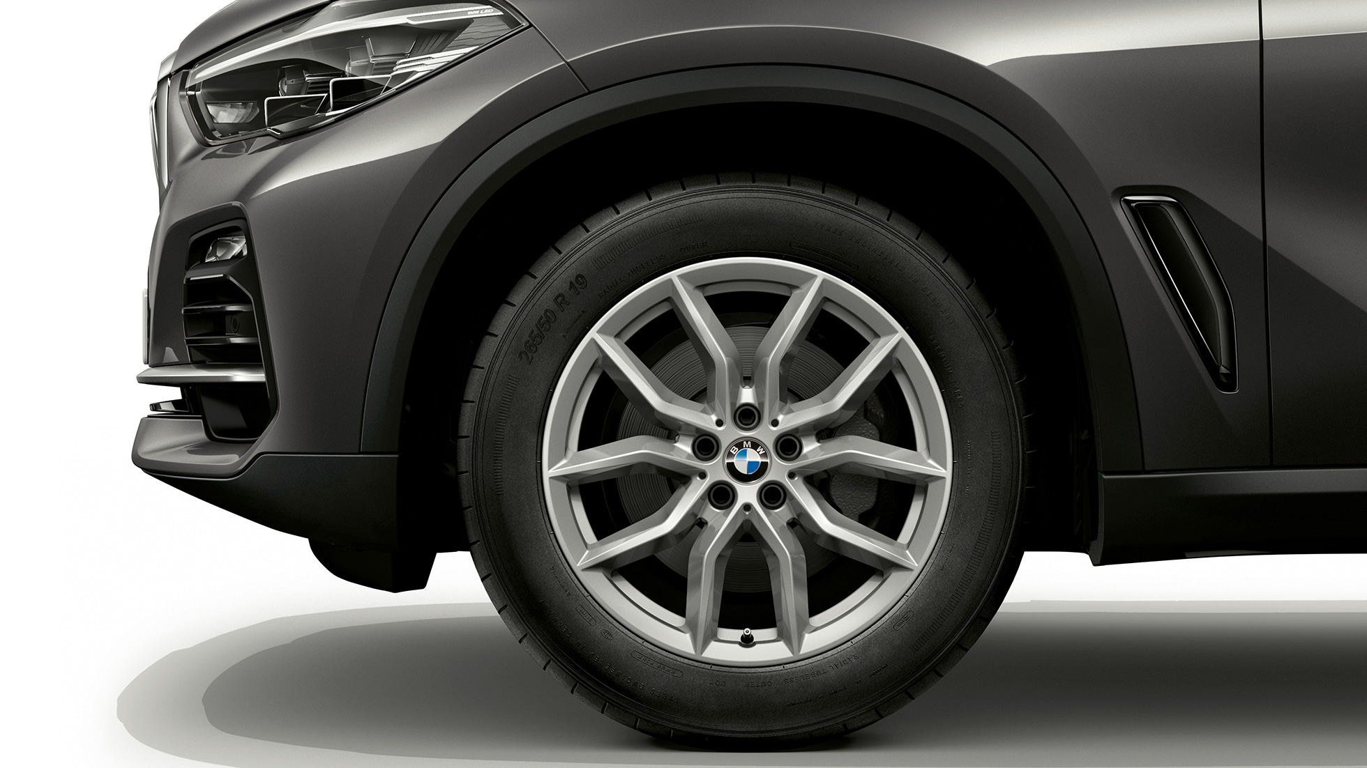 Basismodel BMW X5 xDrive30d set skråt forfra med fælg Basismodel BMW X5 xDrive30d G05 2018 Sophisto Grey Brillant-effekt Metallic set skråt forfra med fælg