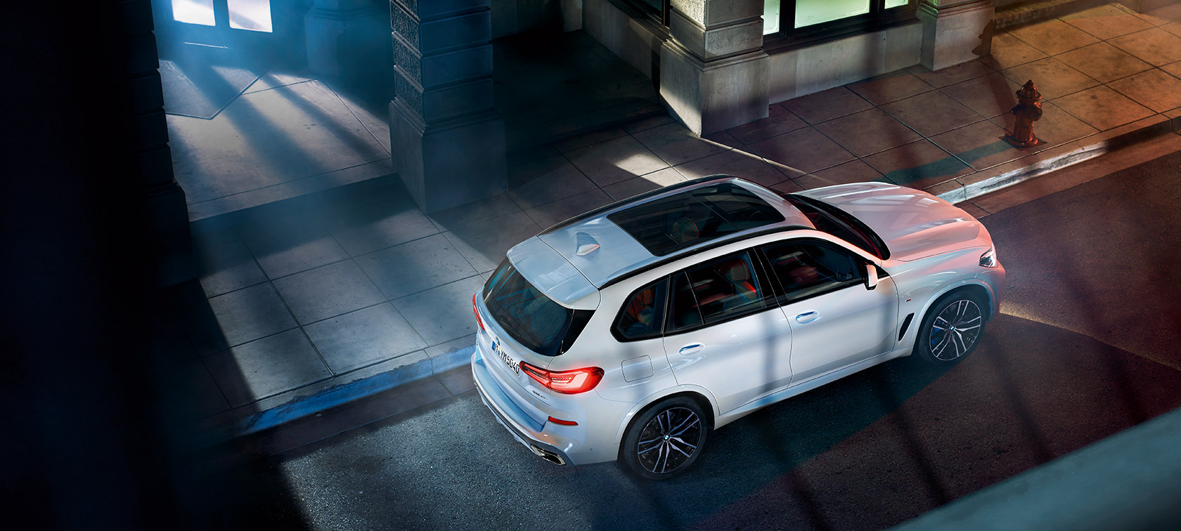 BMW X5 set i fugleperspektiv BMW X5 G05 2018 Mineral White Metallic set i fugleperspektiv