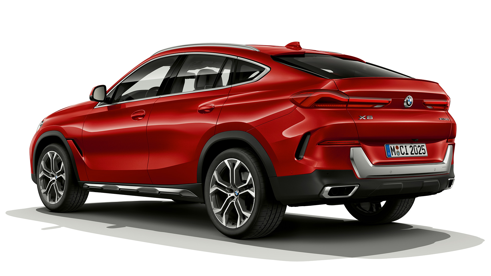 BMW X6 med BMW xLine, bagende. BMW X6 med BMW xLine set bagfra let drejet.