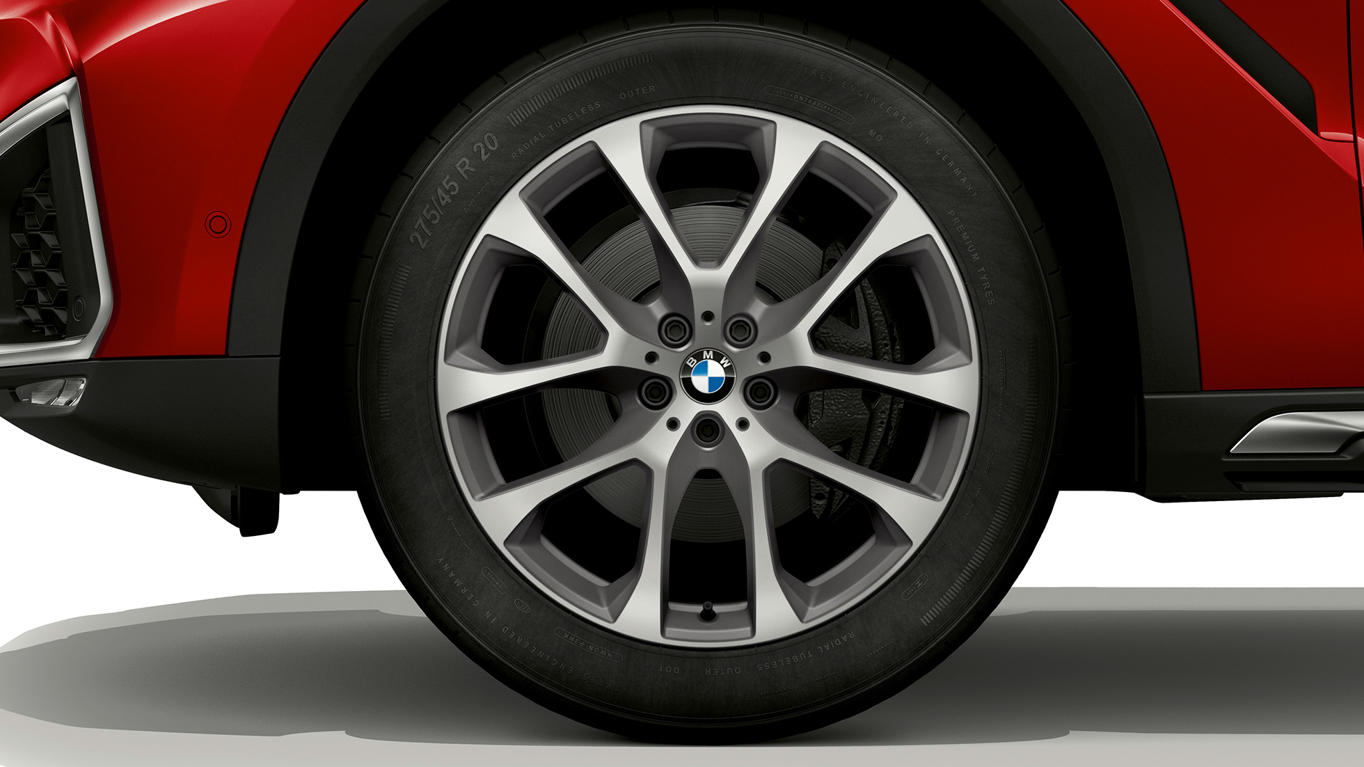 BMW X6 med BMW xLine, letmetalfælg. BMW X6 med BMW xLine med fokus på letmetalfælg.