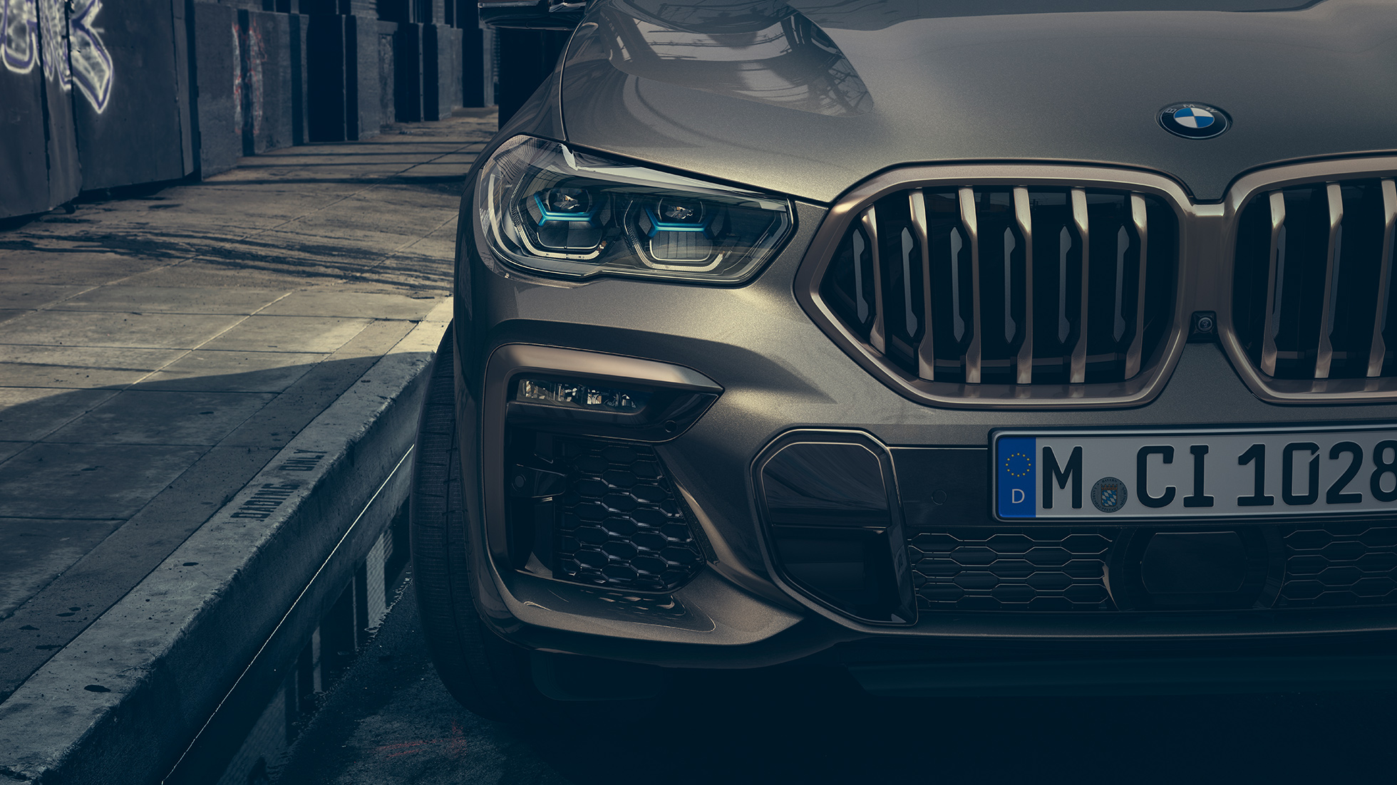 BMW laserlys. Nærbillede af BMW X6 med fokus på laserlyset.
