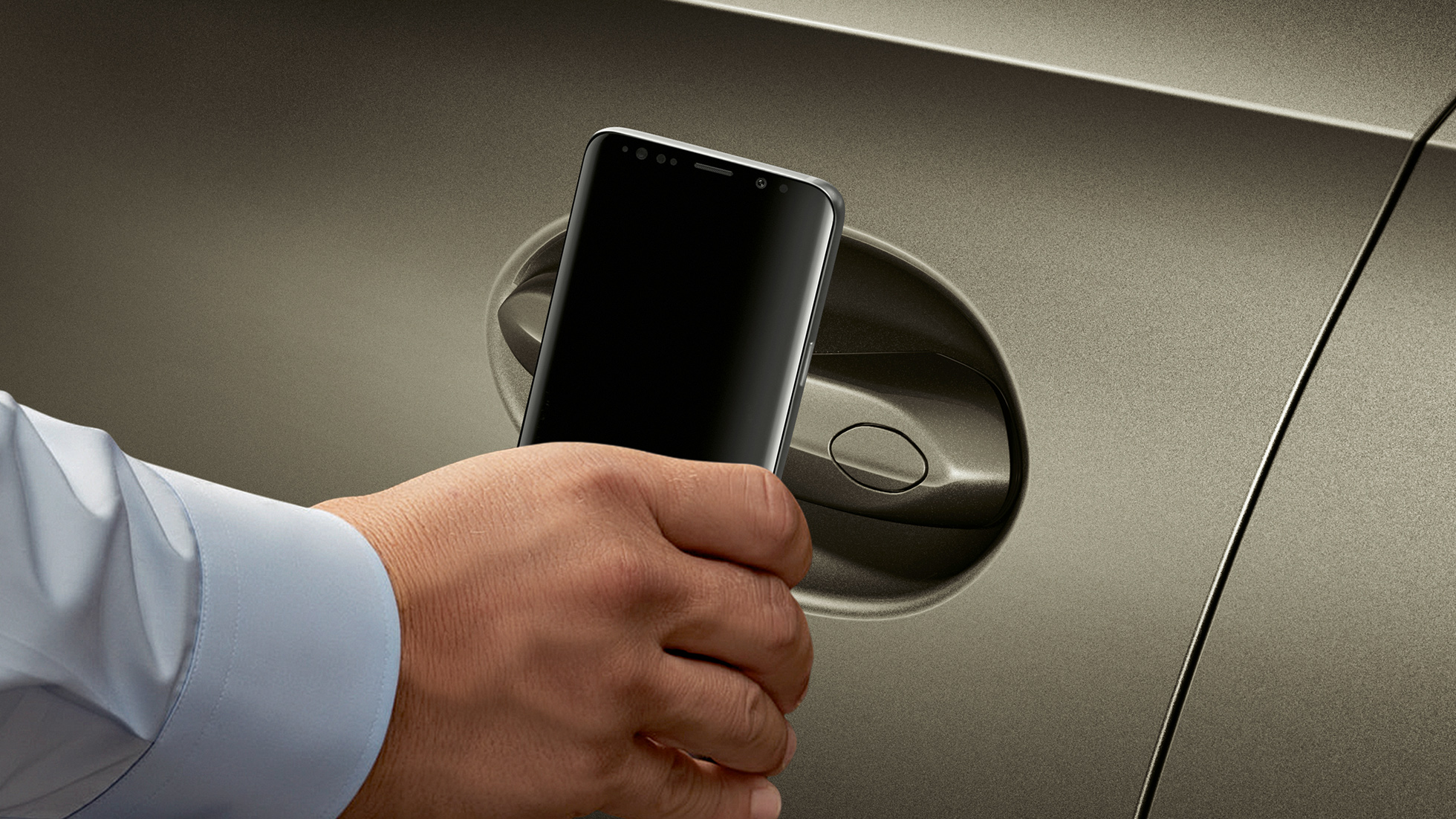 Smart Access med smartphone. BMW X6 åbnes ved hjælp af Smart Access med en smartphone.