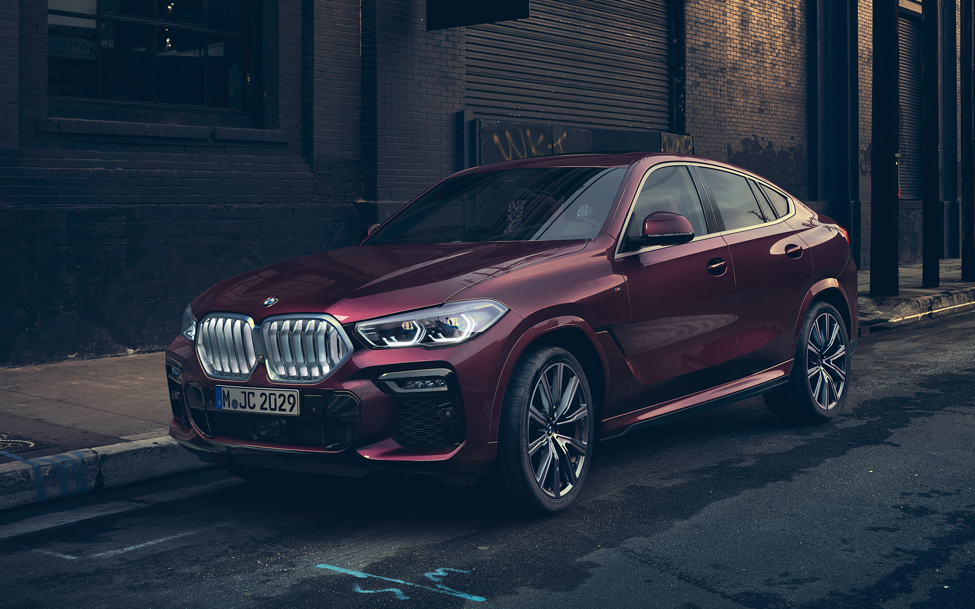 Visning forfra let drejet BMW X6 Individual G06 2019 BMW X6 Individual G06 2019 Ametrin metallic set forfra let drejet