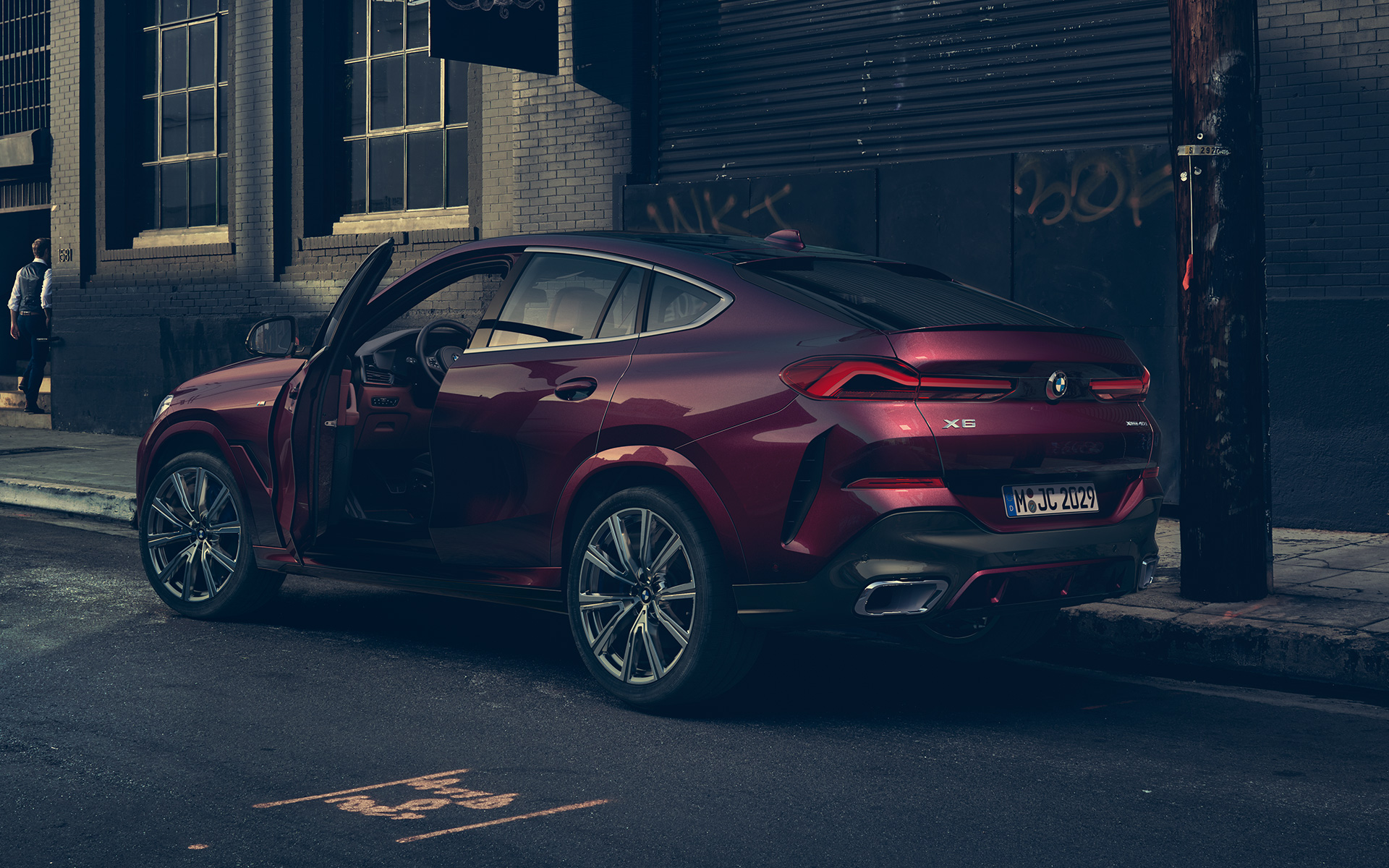 Visning bagfra let drejet BMW X6 Individual G06 2019 BMW X6 Individual G06 2019 Ametrin metallic set bagfra let drejet
