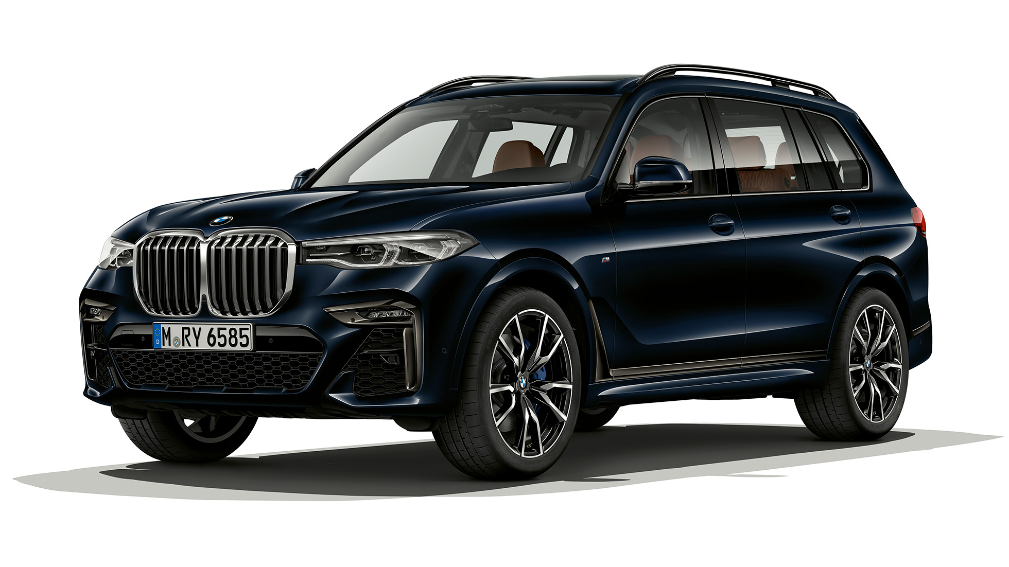 BMW X7, M-sportspakke Studiebillede af BMW X7 set forfra let drejet, med M-sportspakke