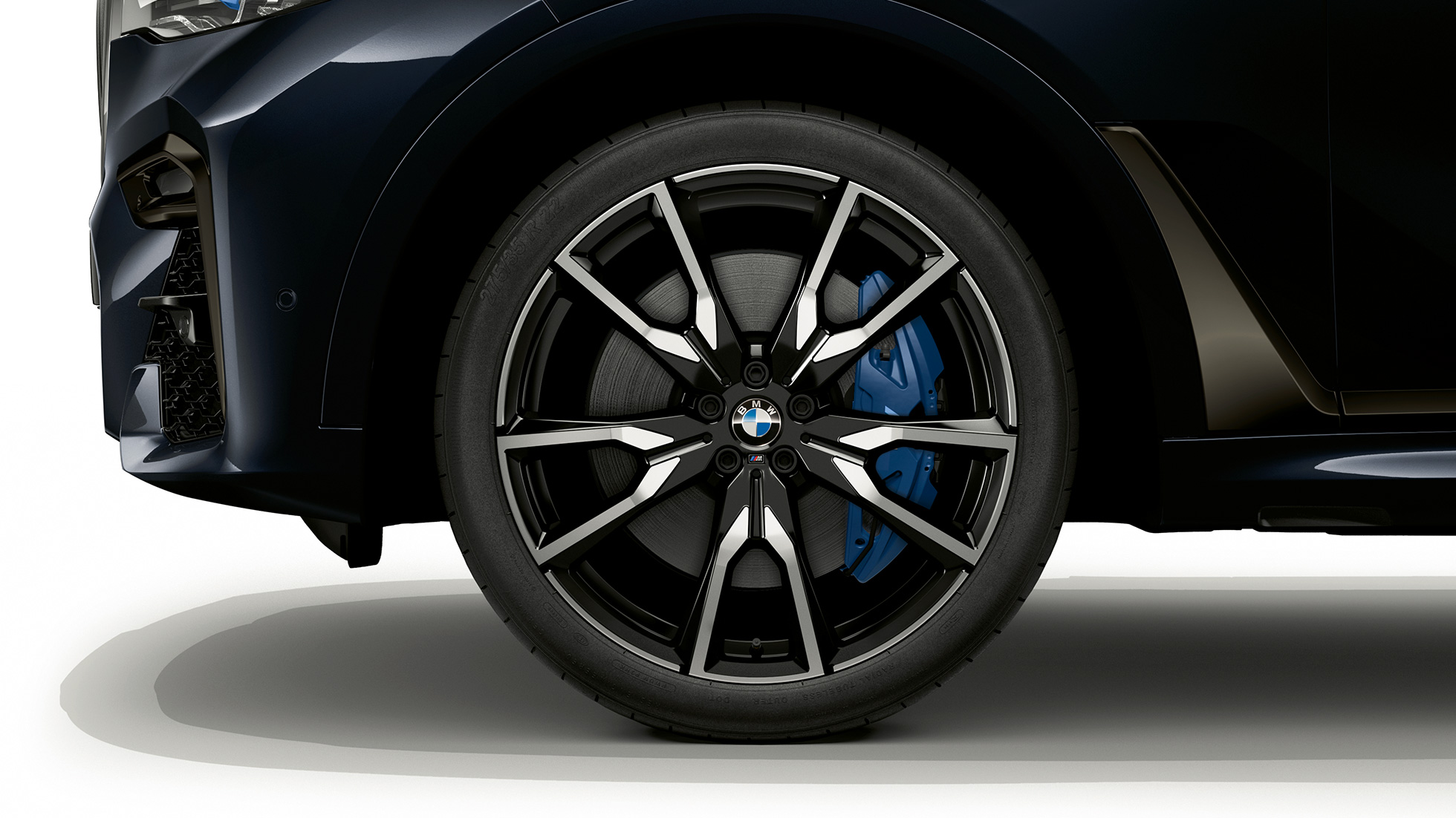 BMW X7, M-sportspakke, letmetalfælg Nærbillede af letmetalfælg på BMW X7 med M-sportspakke