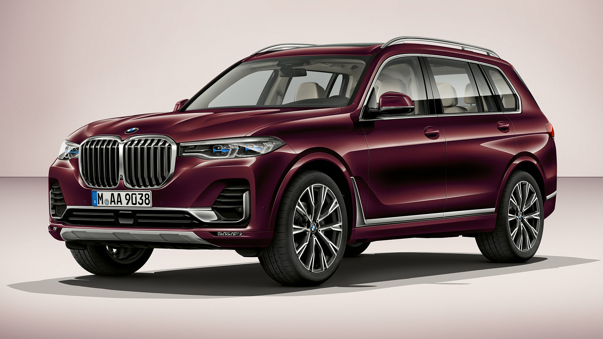 BMW X7 BMW Individual X7 xDrive40i Studiebillede af BMW X7 set forfra let drejet som BMW Individual X7 40i xDrive40i