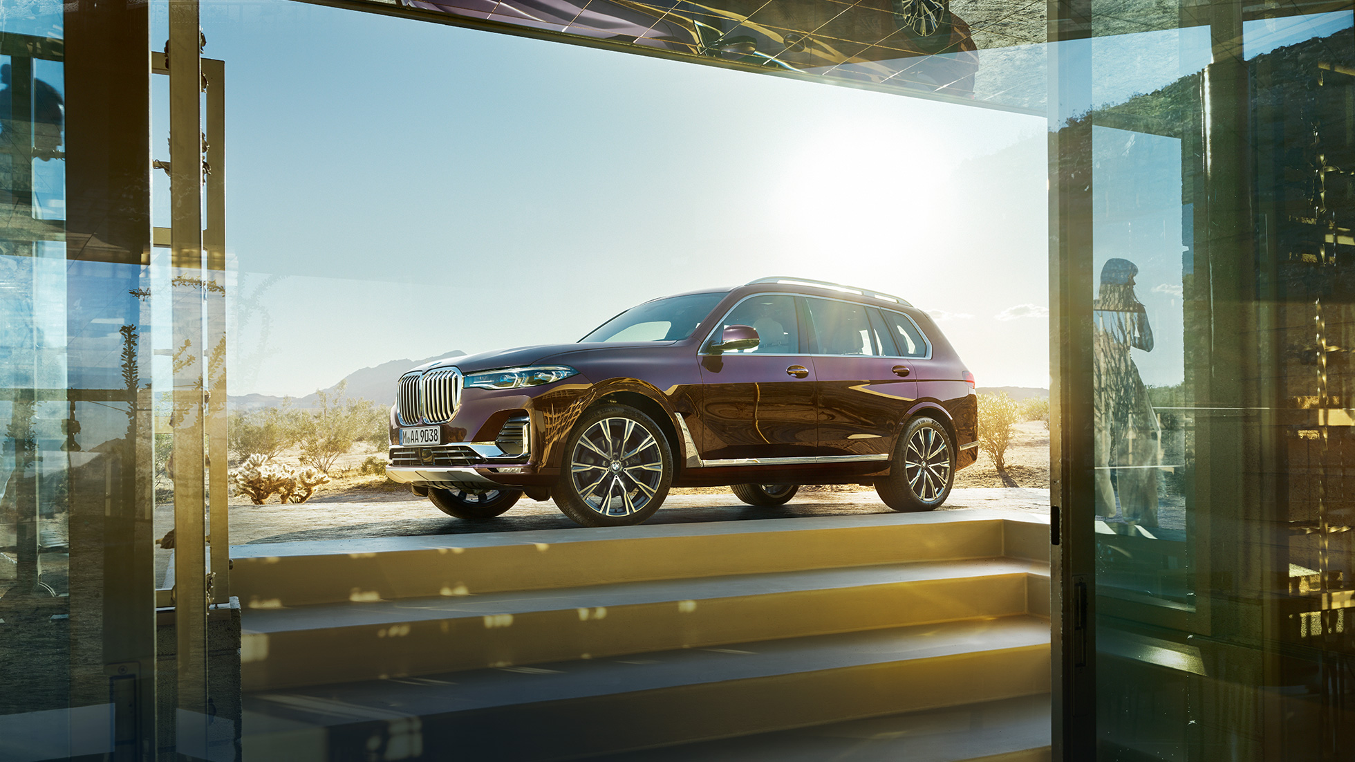 BMW Individual X7 xDrive40i, set fra siden BMW X7 i Ametrin Metallic stående stille, set fra siden, G07 2019