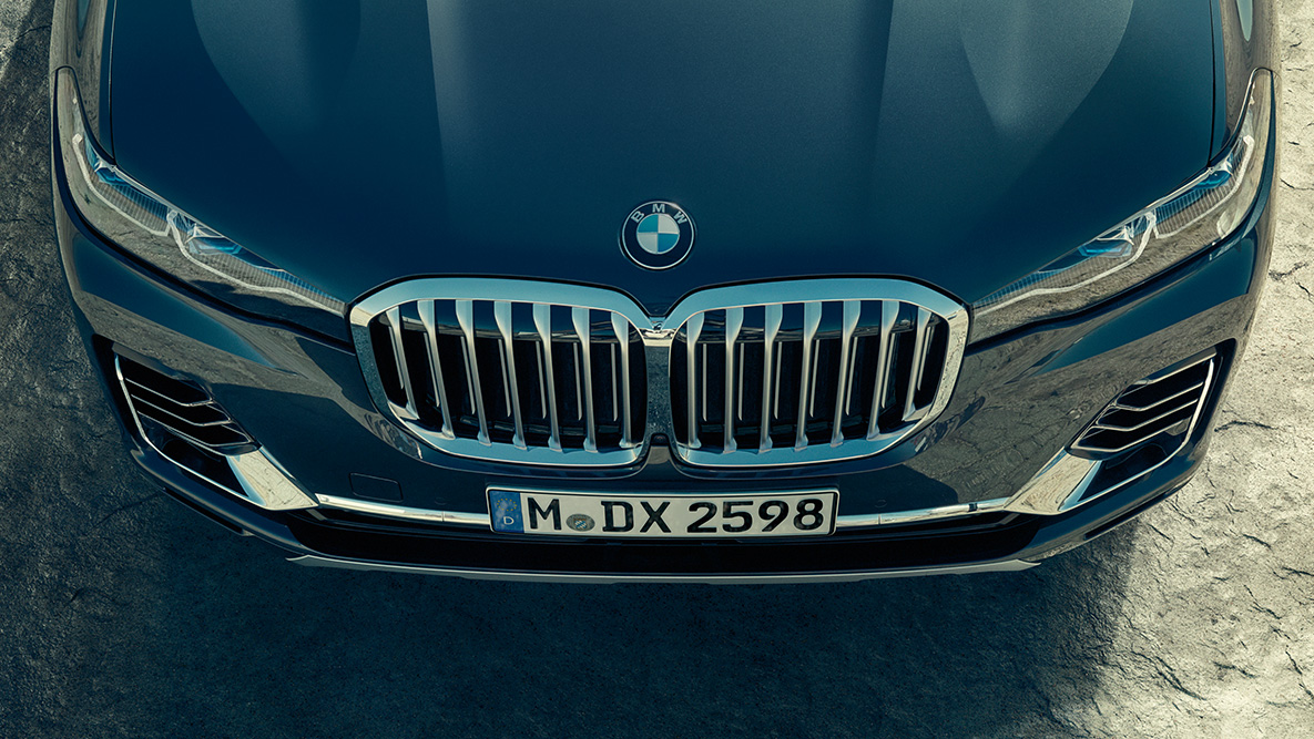 BMW kidney grille of the BMW X7 BMW nyre: BMW X7 set forfra fra fugleperspektiv