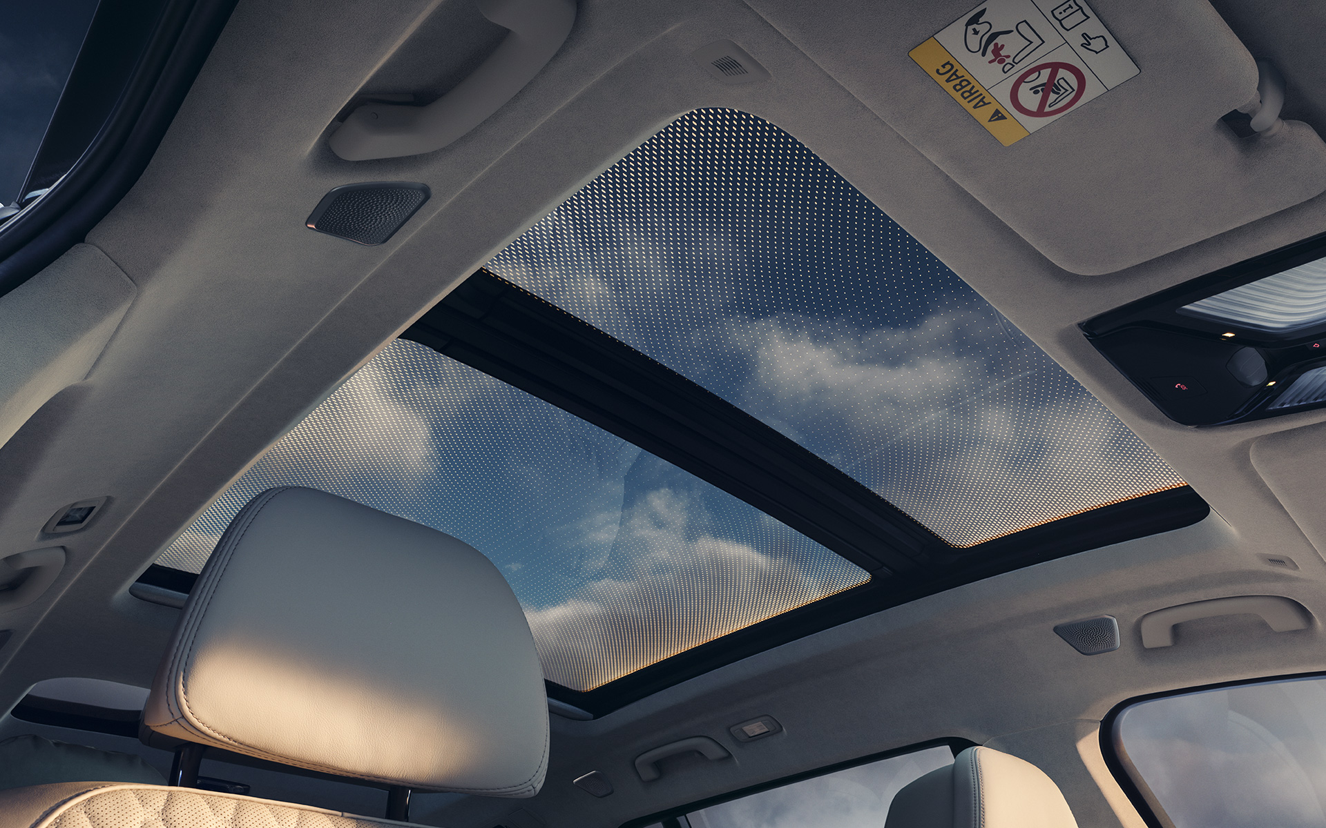 Panorama-glastag Sky Lounge et blik på taget fra kabinen BMW X7 G07 LCI