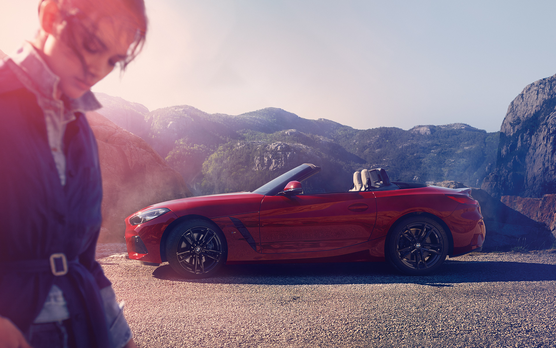 Model foran BMW Z4 Roadster (G29) foran bjerglandskab