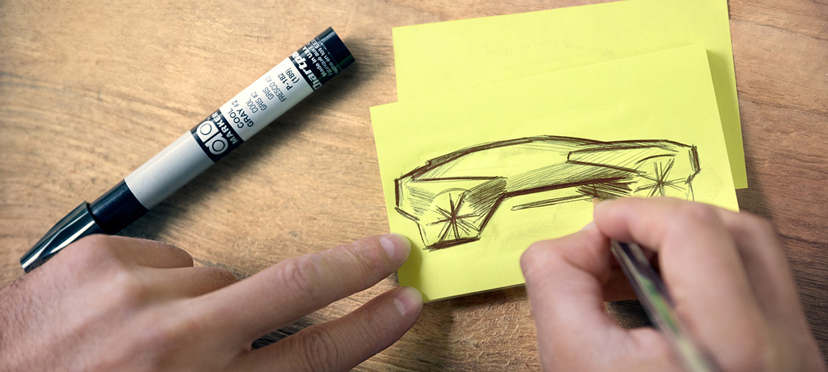 Skitse af BMW Vision iNext Hænder tegner skitser af BMW Vision iNEXT på post-it