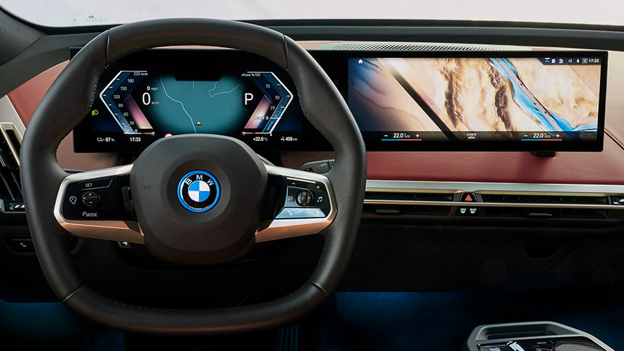 BMW Curved Display med BMW Maps og BMW Intelligent Personal Assistant fra BMW iDrive BMW Curved Display med BMW Maps og BMW Intelligent Personal Assistant fra BMW iDrive