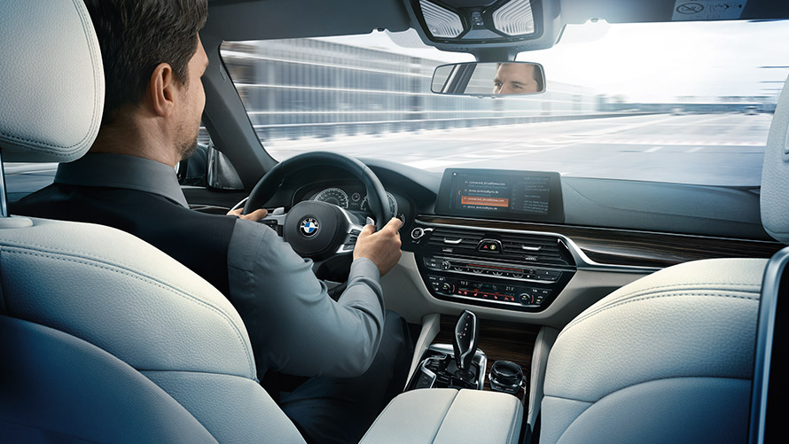 Microsoft Office 365 Mand bruger Microsoft Office 365 via display i BMW
