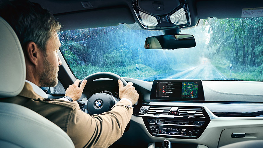 Real Time Traffic Information Mand bruger Real Time Traffic Information via display i BMW