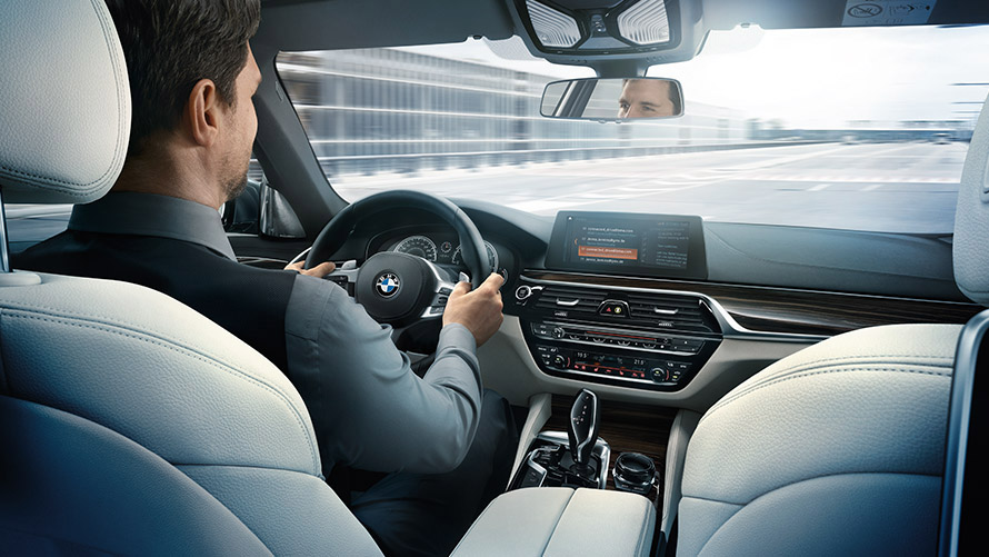 Microsoft Office 365 Mand bruger Microsoft Office 365 via display i BMW