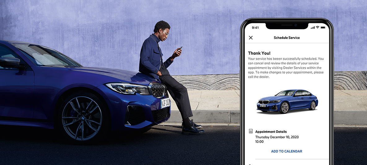 My BMW App Administration af servicebehov En mand sidder på motorhjelmen af en BMW My BMW App Administration af servicebehov En mand sidder på motorhjelmen af en BMW