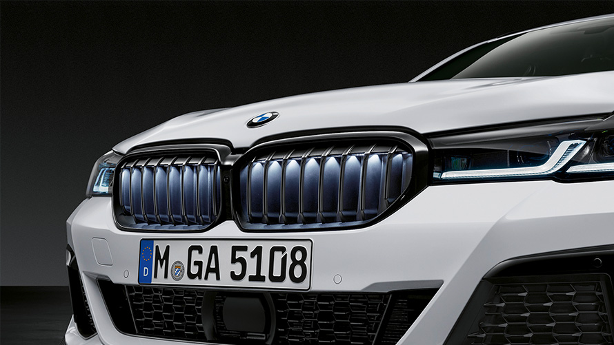 M Performance frontpyntegitter Iconic Glow BMW efterårs- og vintertilbehør M Performance frontpyntegitter Iconic Glow