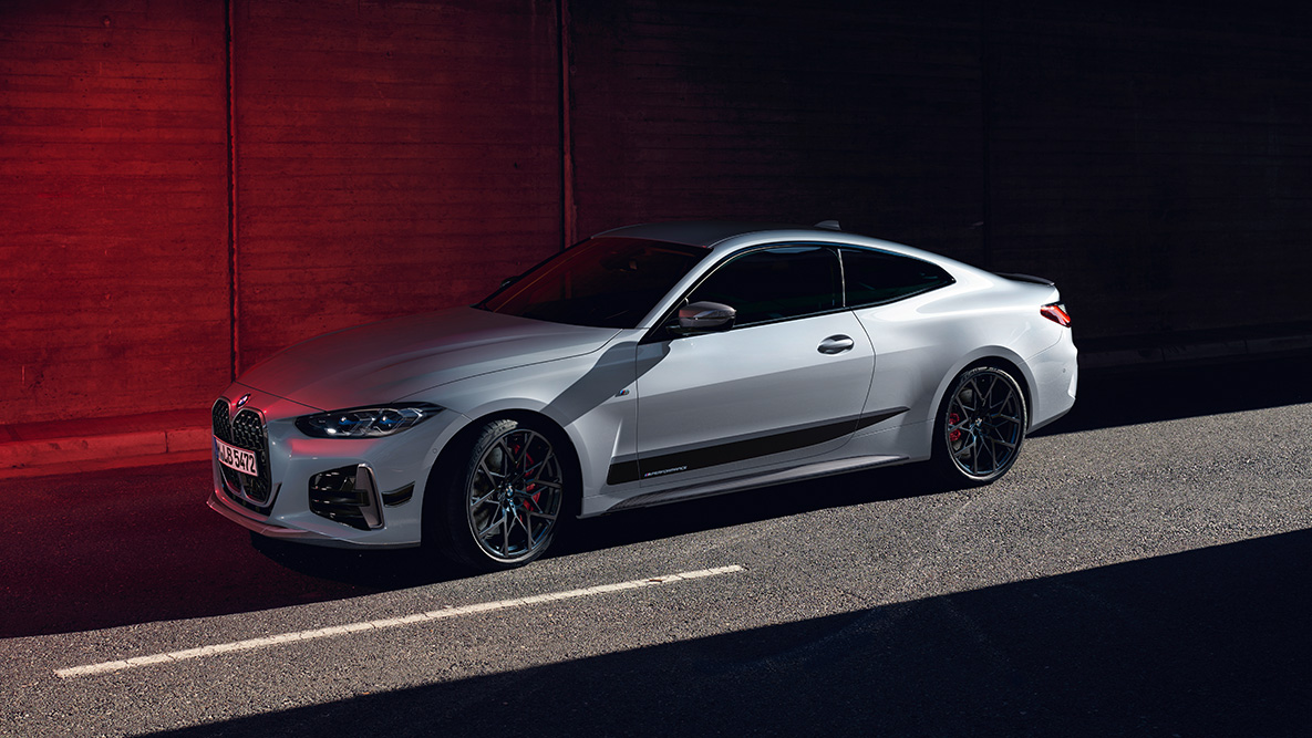 BMW M Performance Parts BMW 4-serie Coupé G22 BMW M Performance Parts BMW 4-serie Coupé G22 set forfra let drejet