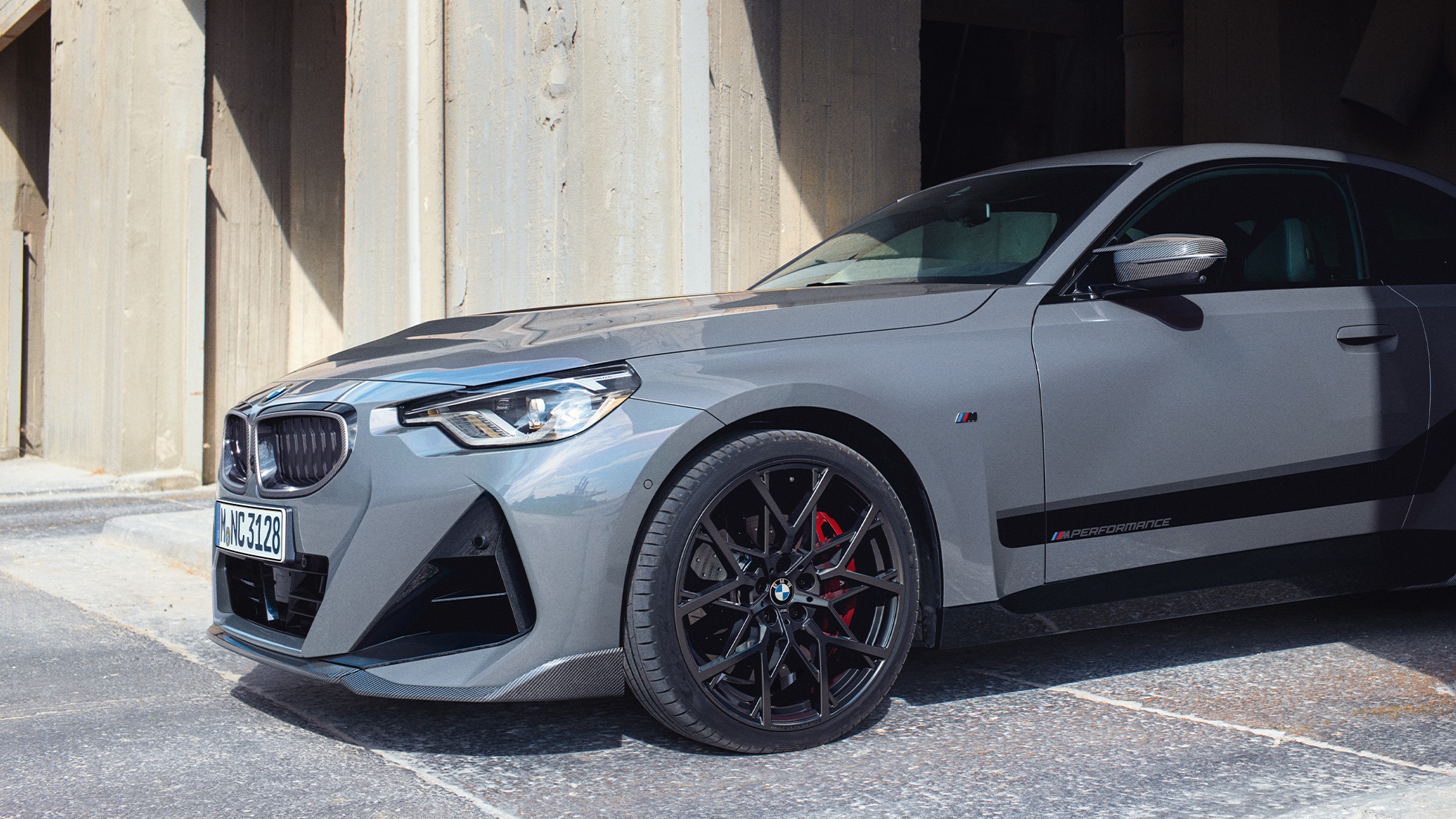 BMW 2-serie Coupé G42 set fra siden let drejet nærbillede BMW M Performance Parts BMW 2-serie Coupé G42 set fra siden let drejet nærbillede