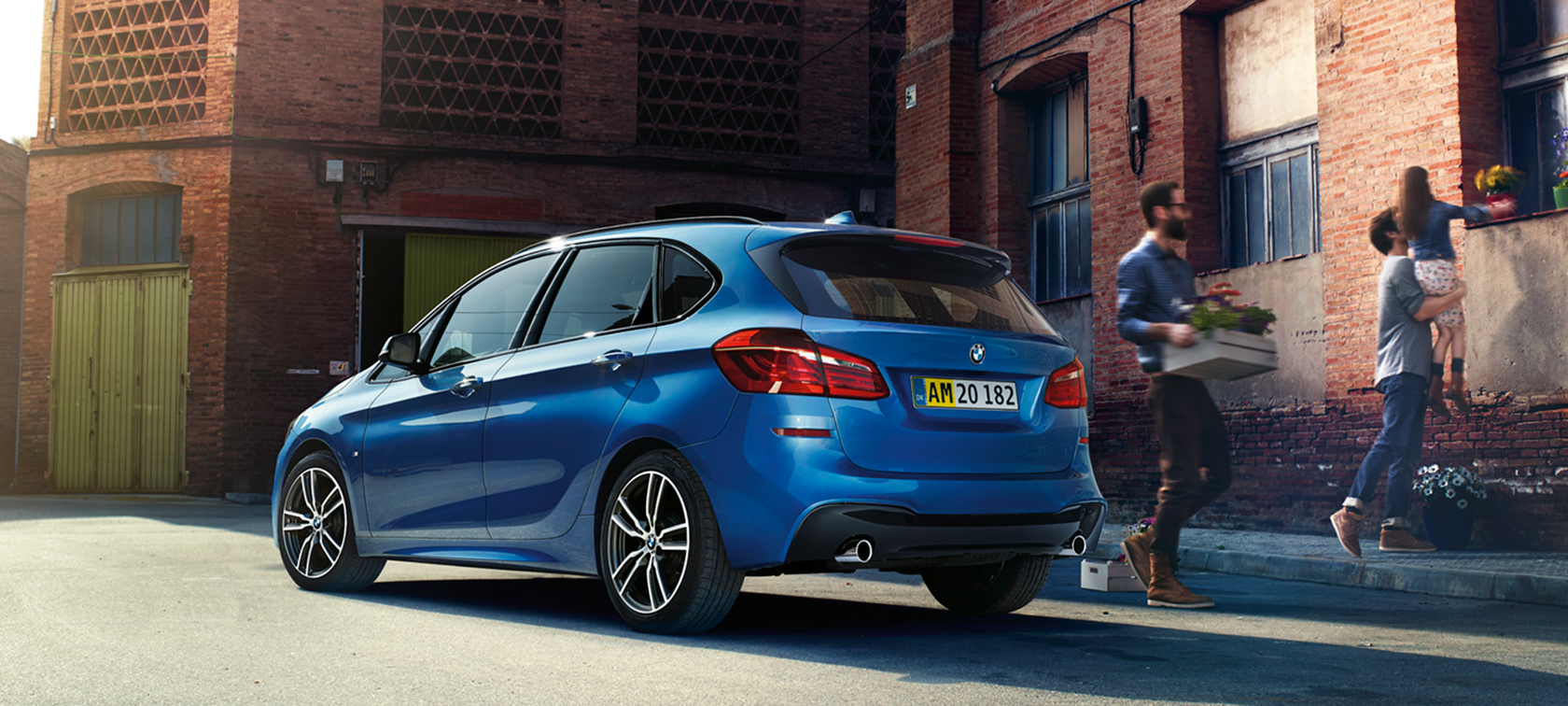 BMW van BMW på gule plader